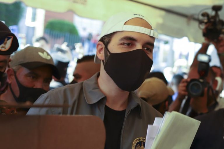 El Salvador: Bukele dice que ganó la democracia