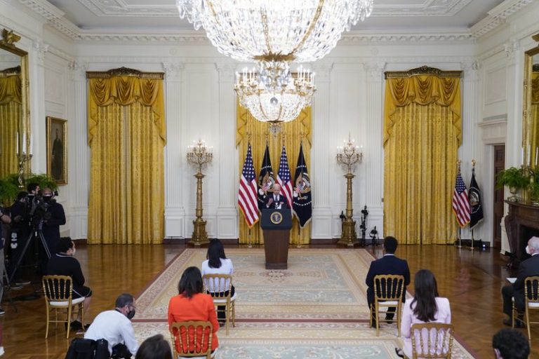 Biden defiende su política fronteriza