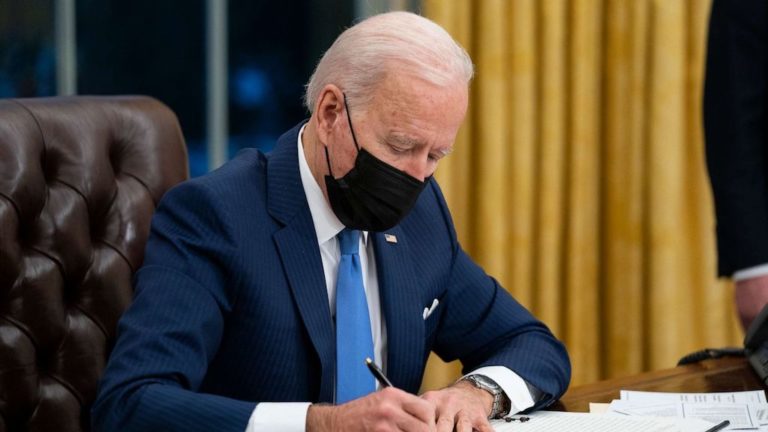 La columna de Inmigración: ¿Cuál es el impacto de revocación de Biden?