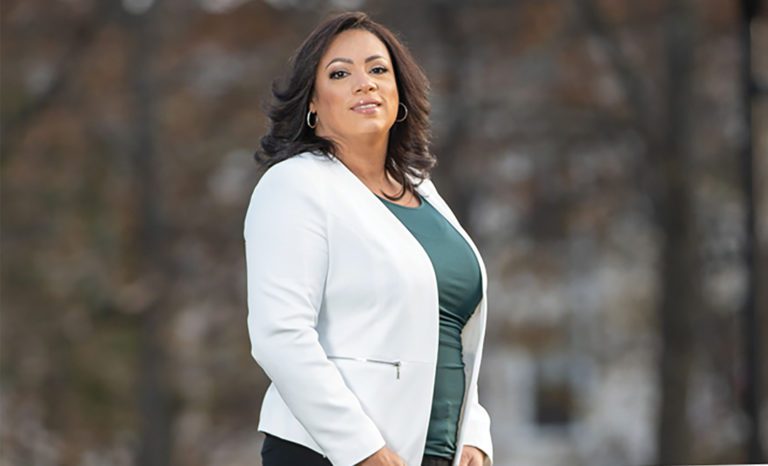 Lawrence: Candidata a la alcaldía recauda más de $100,000 para su campaña