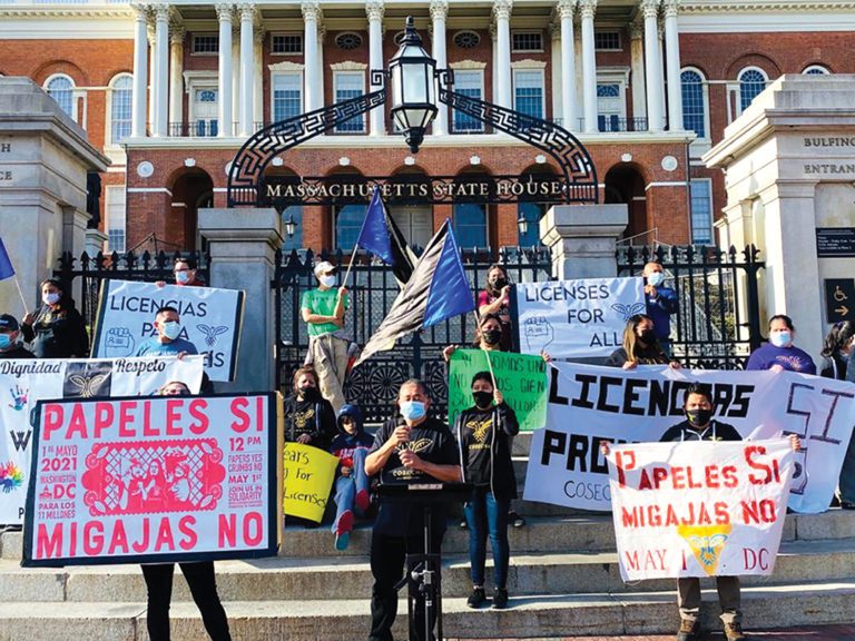 La columna de Max: Es justo darle licencias de conducir a indocumentados