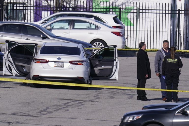 Tiroteo en centro de FedEx en Indianápolis deja 8 muertos