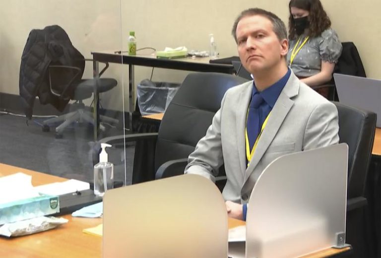 Jurado, oculto en juicio, delibera sobre futuro de Chauvin