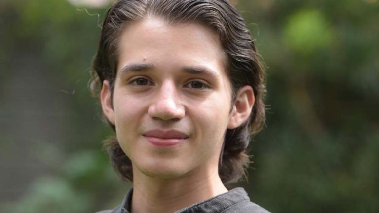 Siete prestigiosas universidades aceptan a estudiante salvadoreño
