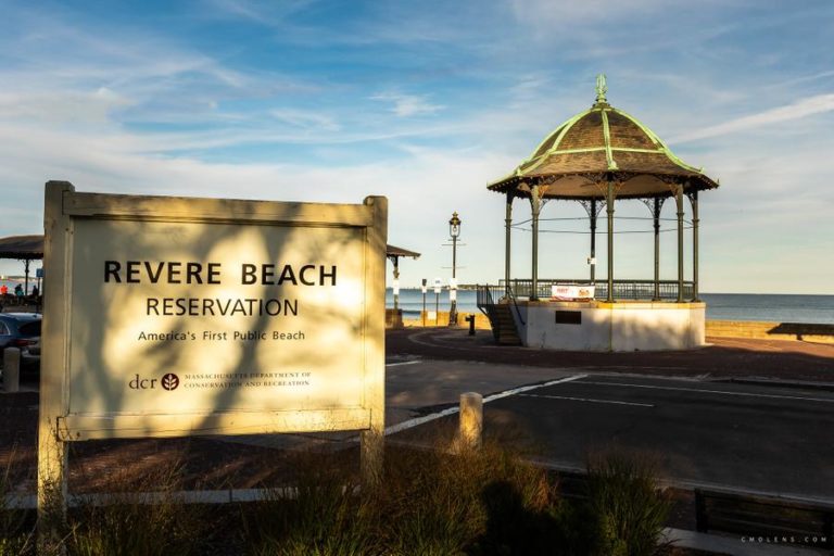 Instalan parquímetros en la playa de Revere