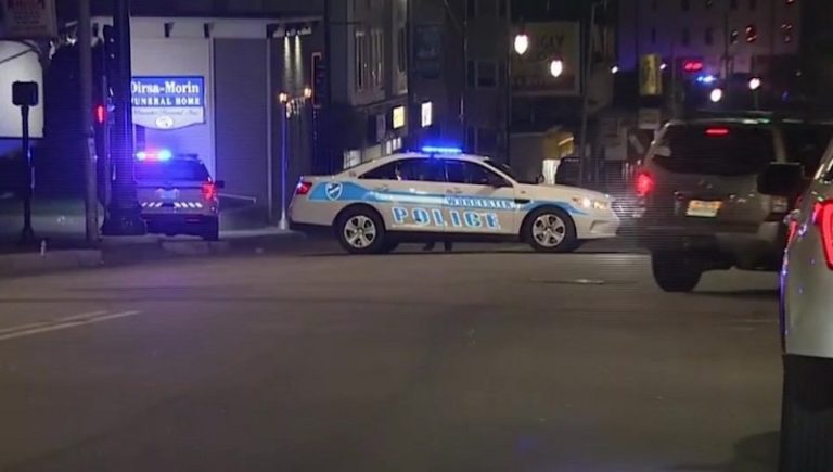 Hombre murió tras confrontación con policía de Worcester