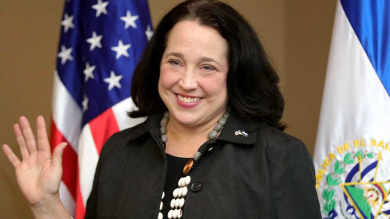 El Salvador: Exembajadora de EEUU será encargada de negocios