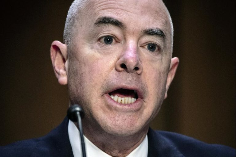 EEUU cierra cárceles para migrantes señaladas por abusos