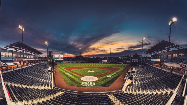 Cantarán voz de play ball en Worcester