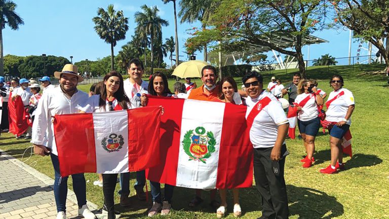 Peruanos claman “Votemos por la democracia NO AL COMUNISMO”