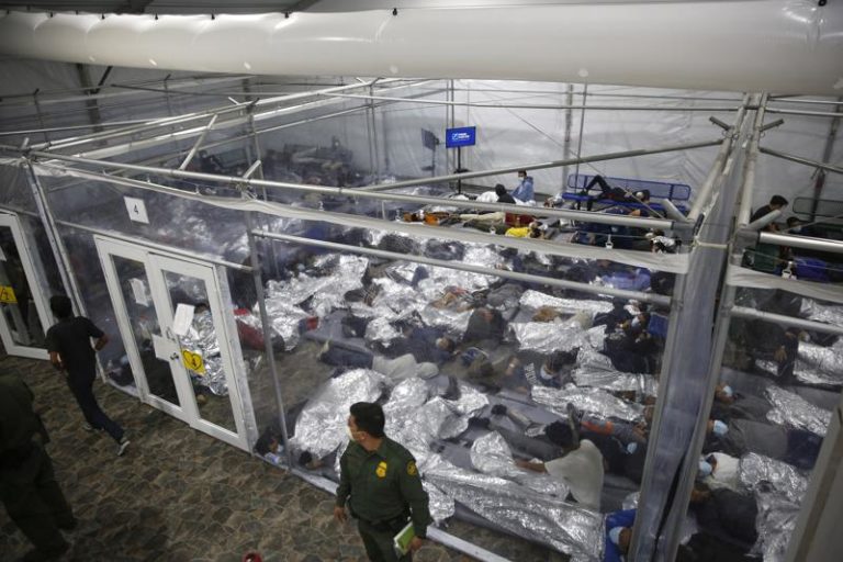 Niños migrantes desesperados por salir de albergues