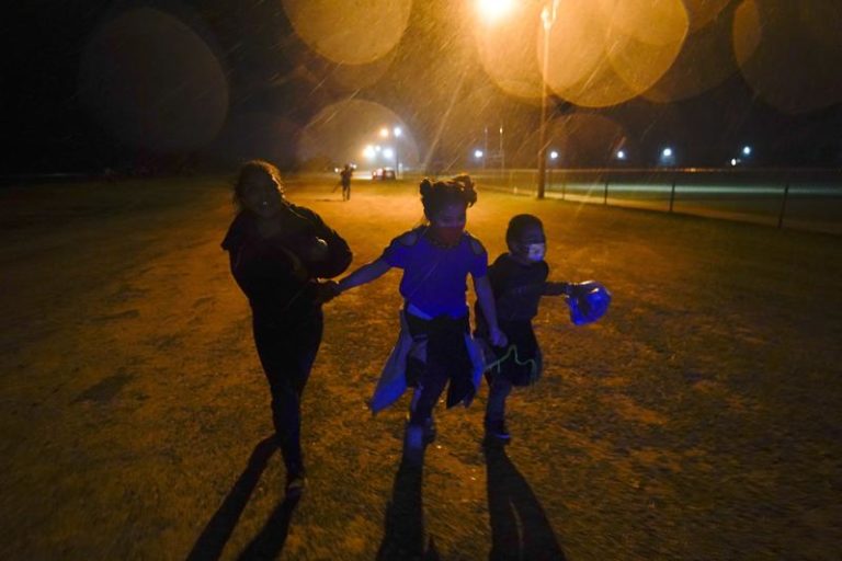 Gobierno aplicará «expulsión acelerada» a algunas familias de migrantes que cruzan ilegalmente la frontera