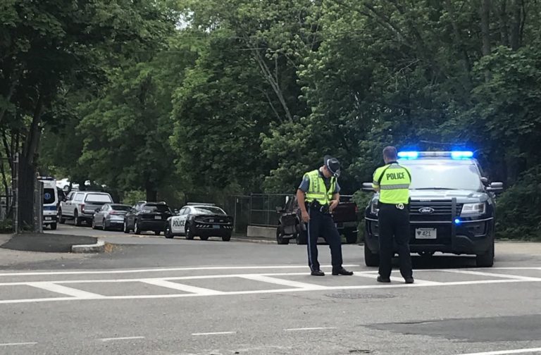 Dos policías baleados en Braintree