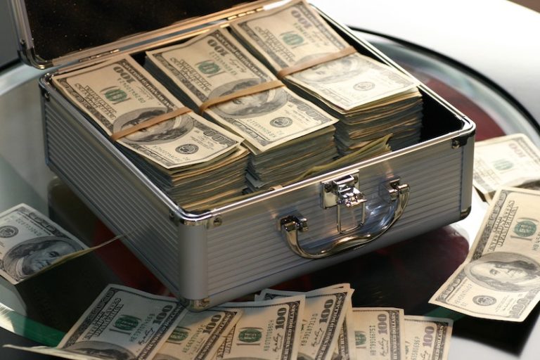 Vacunados en Massachusetts podrán ganar un millón de dólares