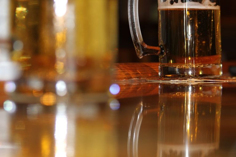 Regalarán cerveza a quien se vacune de COVID-19
