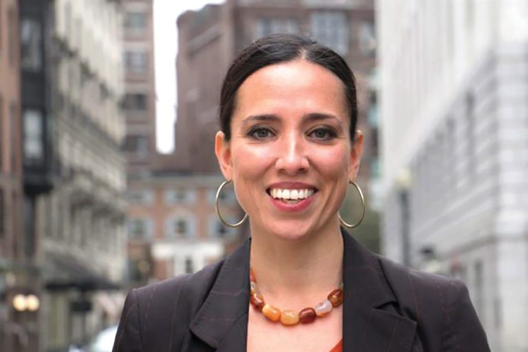 Sonia Chang-Díaz de origen costarricense lanza su candidatura para gobernadora