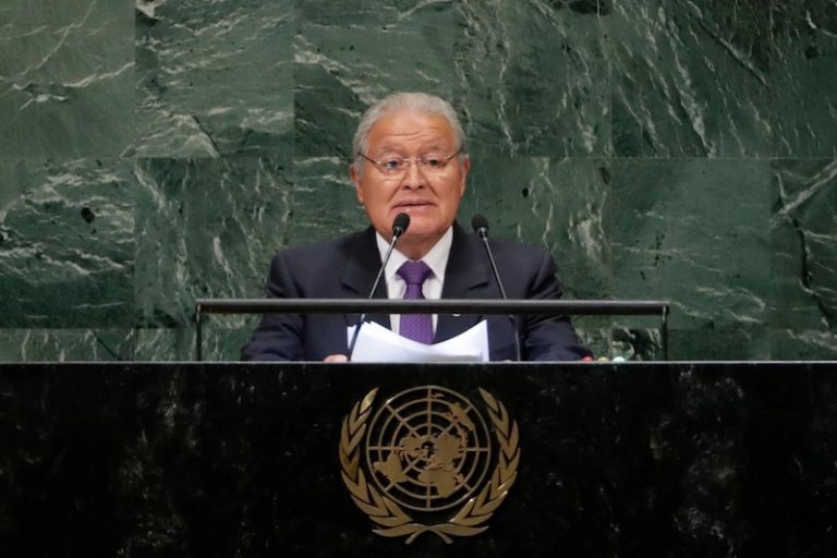 El Salvador: Ordenan capturar al expresidente Sánchez Cerén