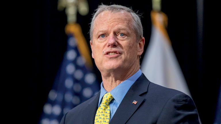 Baker recomienda uso de mascarillas en Massachusetts