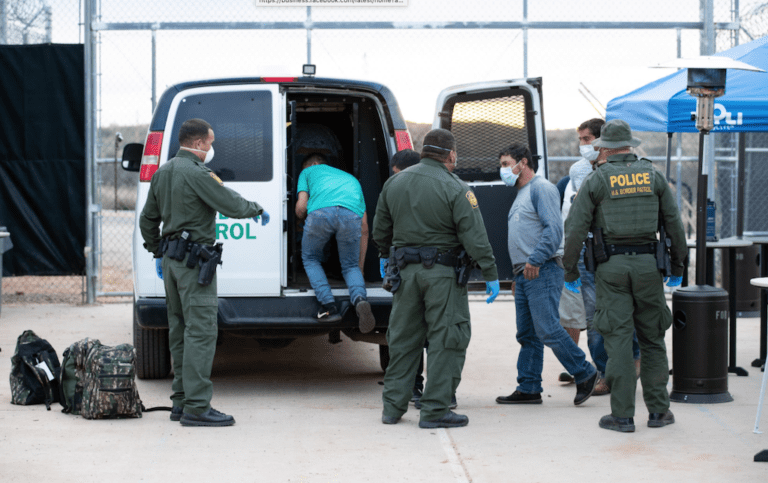 Deportaciones exprés en la frontera. ¿En qué consisten?