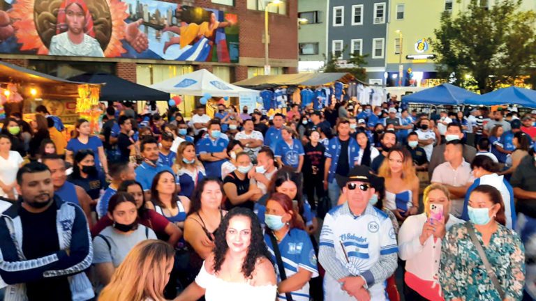 Salvadoreños celebraron en Boston Bicentenario de su Independencia