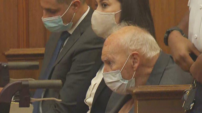Excardenal McCarrick se declara no culpable de agresión sexual