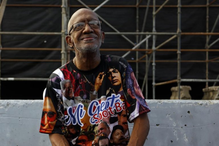 Fallece el legendario salsero Roberto Roena