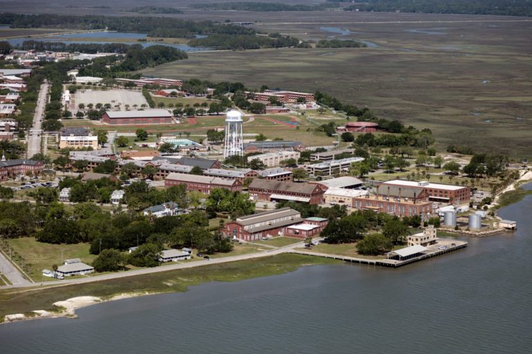 Identifican a otro miembro de la Marina de Lawrence fallecido