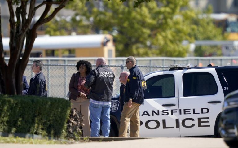 Detienen a estudiante tras tiroteo en escuela de Texas