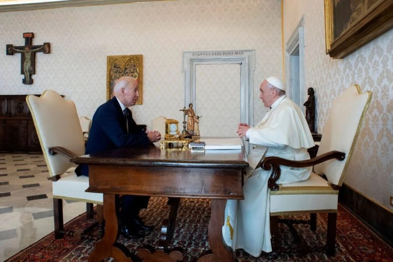 Biden y el papa abordan virus, pobreza y clima