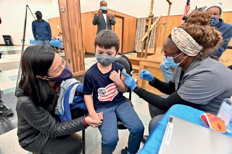 Alcaldesa de Boston pide llevar a niños a vacunar