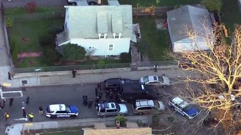 Tres policías heridos y un sospechoso muerto tras enfrentamiento en Boston 1 image 3