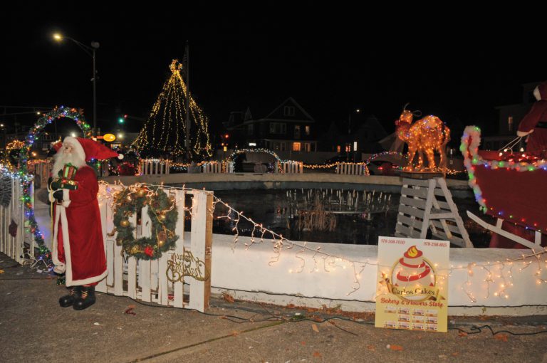 Encienden luces de Navidad en el norte de Lawrence