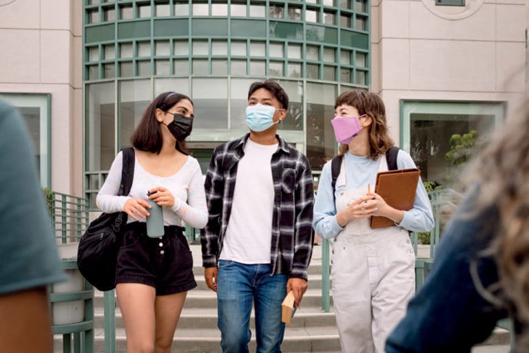 El temor crece en las universidades por nuevos casos de ómicron
