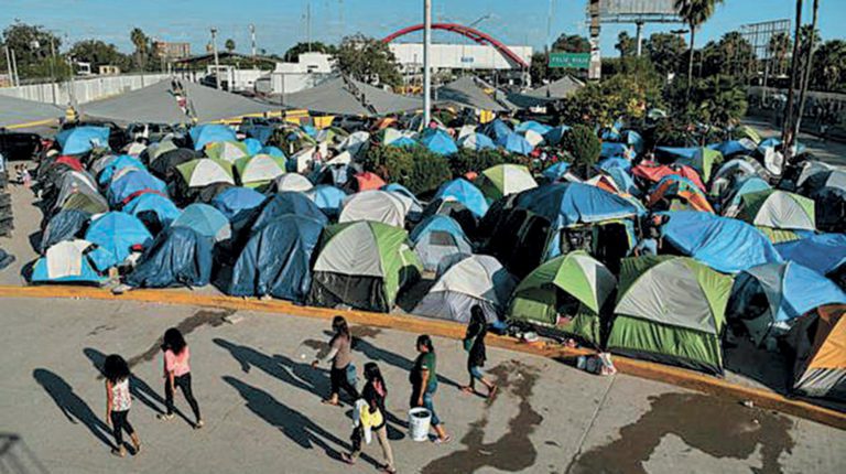 En medio de protestas se va a reinstalar programa «Quédate en México»