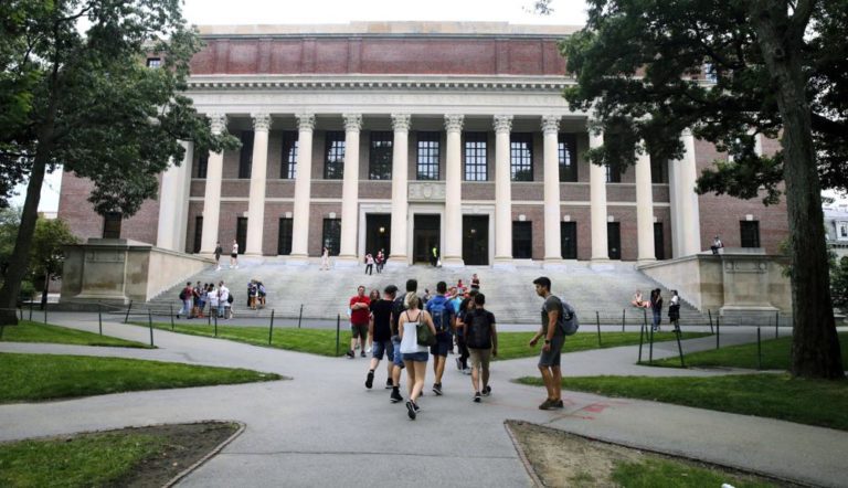 Muchas universidades regresan a clases de forma virtual