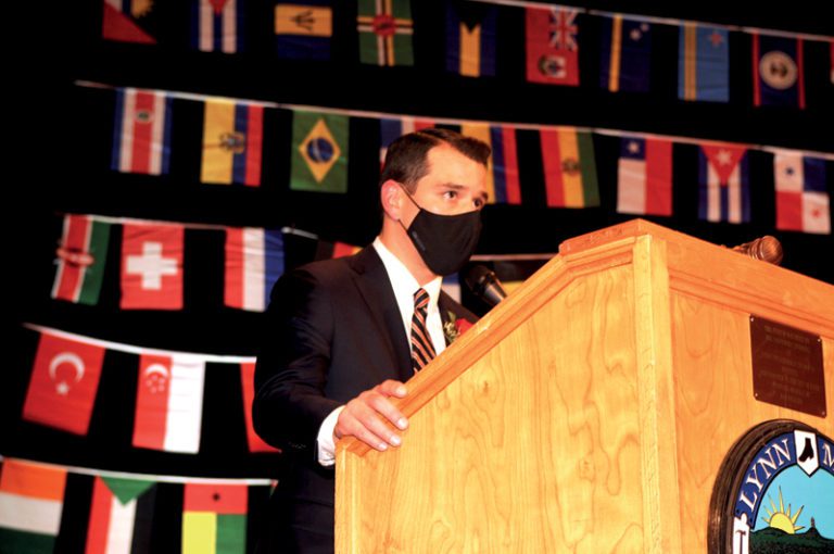 Jared Nicholson juramenta como alcalde Nro. 59