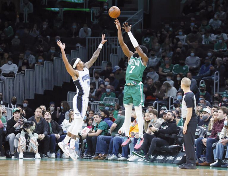 Celtics se apuntan victoria en tiempo extra ante Magic