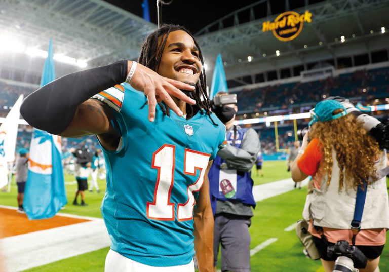 Los Dolphins superan a los Pats