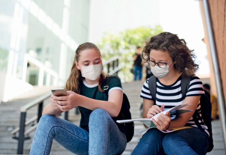 Massachusetts: 100 mil casos COVID registrados en escuelas