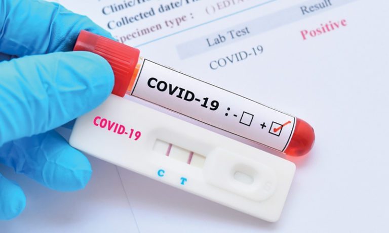 Tres sitios de pruebas COVID operaban sin licencia