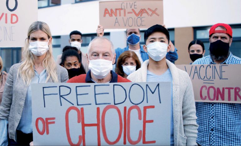Antivacunas se meten a la Casa del Estado