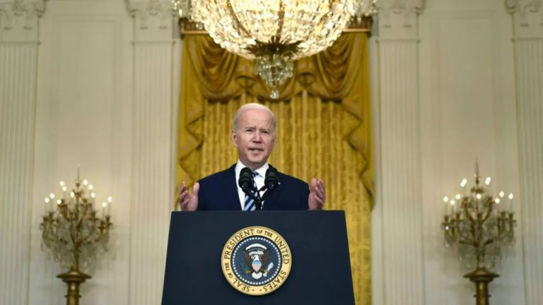 Biden anuncia “devastadoras” sanciones contra Rusia