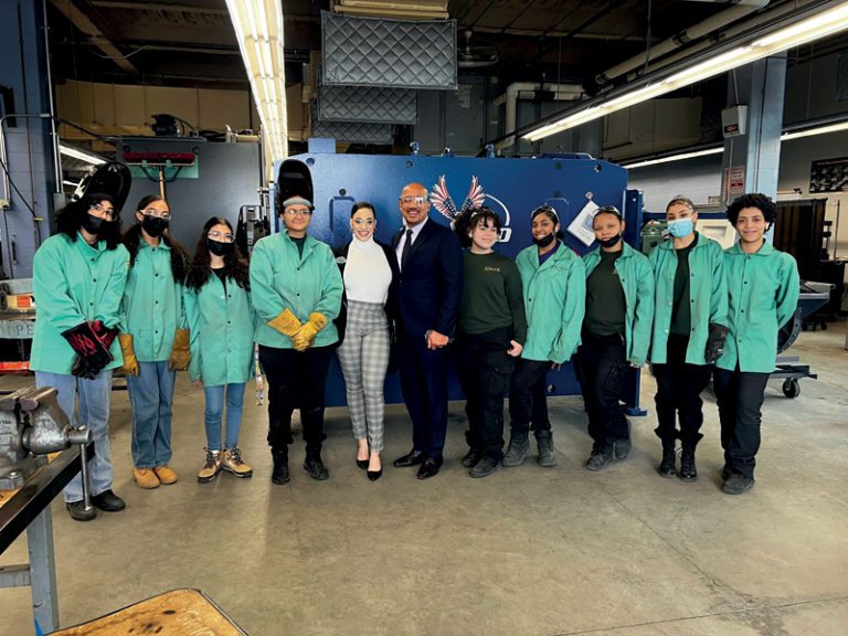 Alcalde visita instalaciones de Escuela Técnica Greater