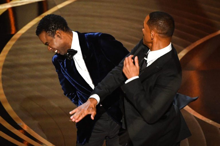 ¿Falso o verdadero? Will Smith abofetea a Chris Rock en la ceremonia de los Óscar