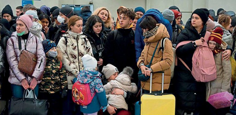 Más de dos millones de ucranianos abandonan su país por ataques de Rusia