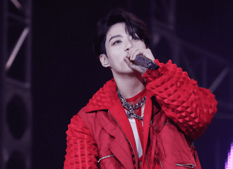 Jungkook el integrante más joven de BTS, resultó positivo por COVID-19