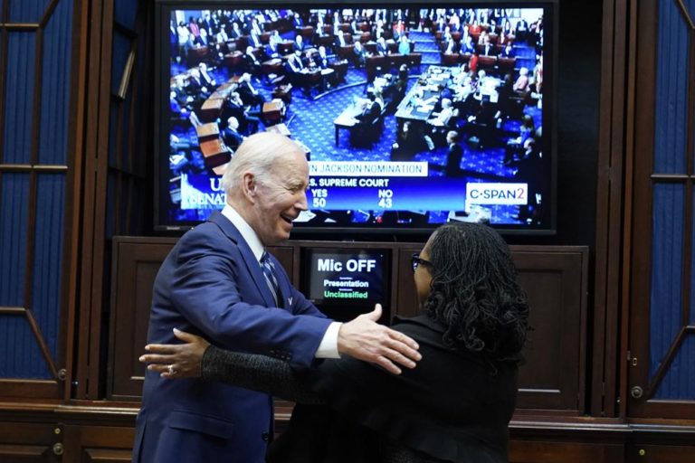 ¡Histórico! Ketanji Brown Jackson se convierte en la primera magistrada negra de la Corte Suprema