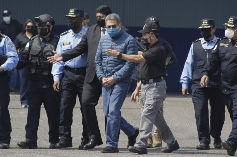 Honduras extradita a expresidente Hernández a EEUU