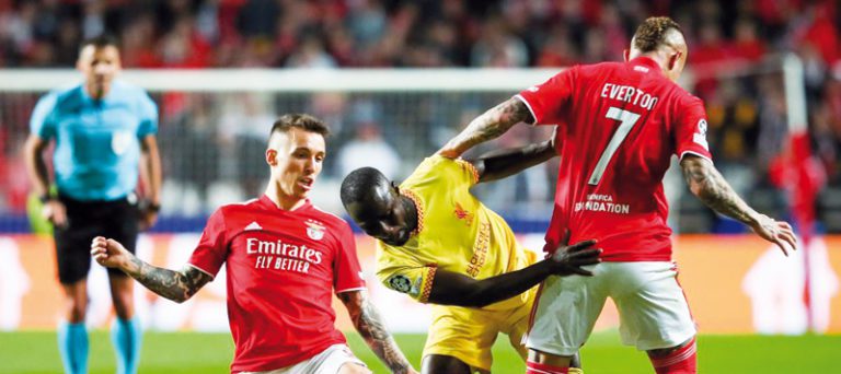 El Liverpool acaba con el viaje del Benfica