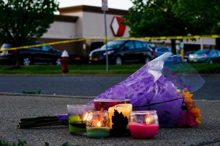 Tiroteo en supermercado en Buffalo: ¿Qué se sabe?